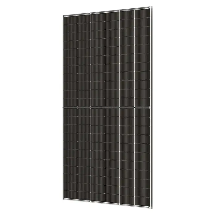 Panel solar bifacial Risen - 590 W, Número de células solares: 144 ud. - Aquí hay un panel solar rectangular con múltiples celdas rectangulares divididas en dos mitades. El marco del panel solar es de color plateado.