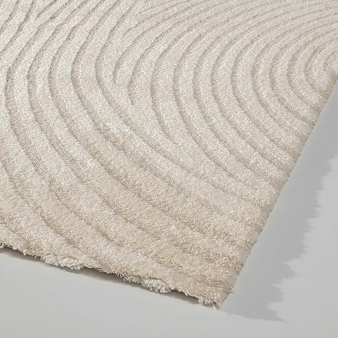 Dekoria Flachgewebeteppich - creme, beige - Nahaufnahme eines cremefarbenen Teppichs mit gewellten Linien.