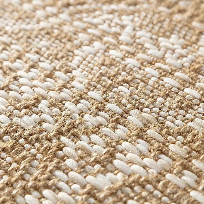 Dekoria Flachgewebeteppich - karamellfarben, 230 x 160 cm - Nahaufnahme eines strukturierten Teppichs in Beige- und Weißtönen, der die Details der Webart hervorhebt. Perfekt für gemütliche Räume.