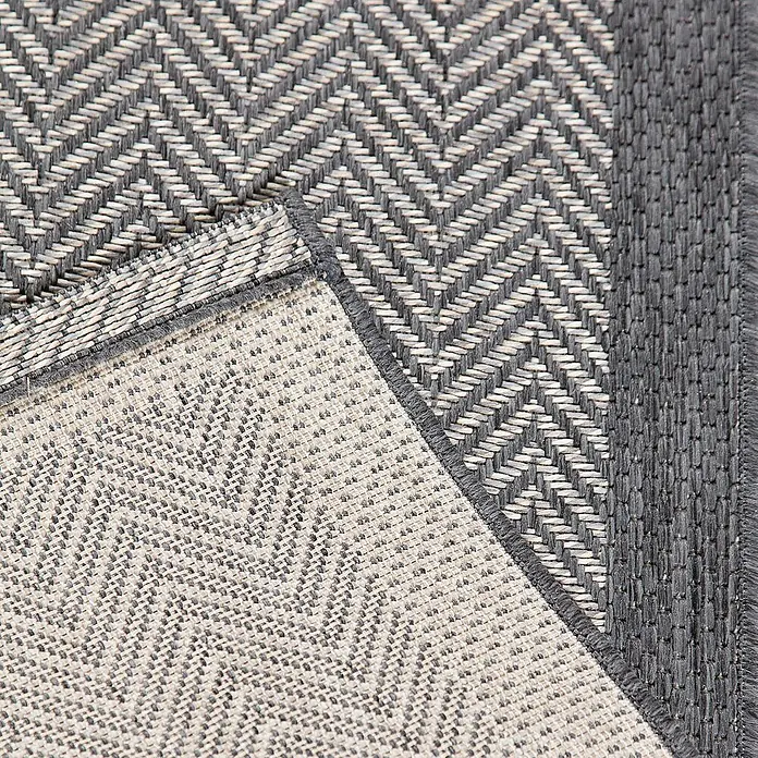 Dekoria Flachgewebeteppich - grau, 170 x 120 cm - Nahaufnahme eines strukturierten Teppichs mit einem Zickzackmuster in Grau- und Beigetönen, das eine stilvolle und moderne Note bietet.