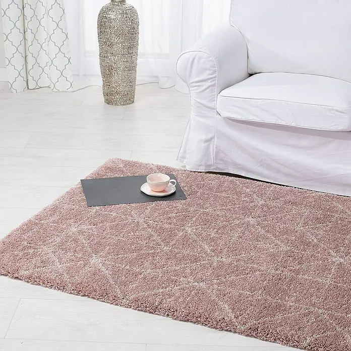 Dekoria Flachgewebeteppich - pink, 170 x 120 cm - Nahaufnahme eines modernen, rosa Teppichs mit geometrischem Muster, der eine gemütliche Atmosphäre schafft.