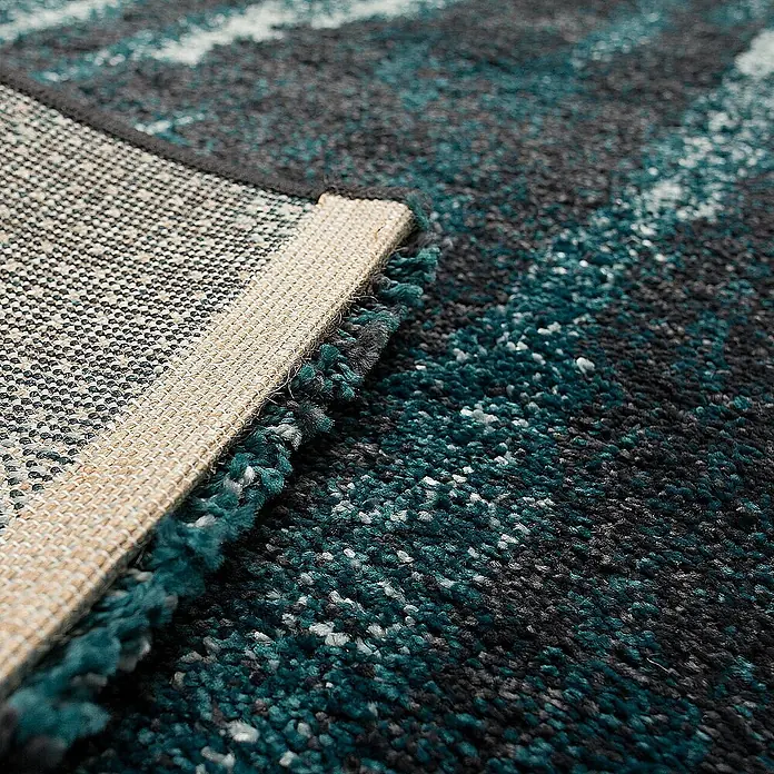Dekoria Flachgewebeteppich - schwarz, blau, 170 x 120 cm - Detailaufnahme eines Teppichs mit blau-grauem Muster und einer robusten Rückseite, die Qualität und Design vereint.