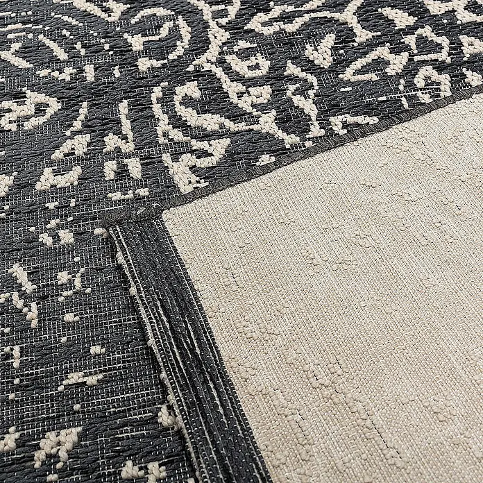 Dekoria Flachgewebeteppich - schwarz, 290 x 200 cm - Nahaufnahme eines gewebten Outdoor-Teppichs mit einem eleganten Muster und einer neutralen Unterseite, ideal für stilvolle Terrassen.