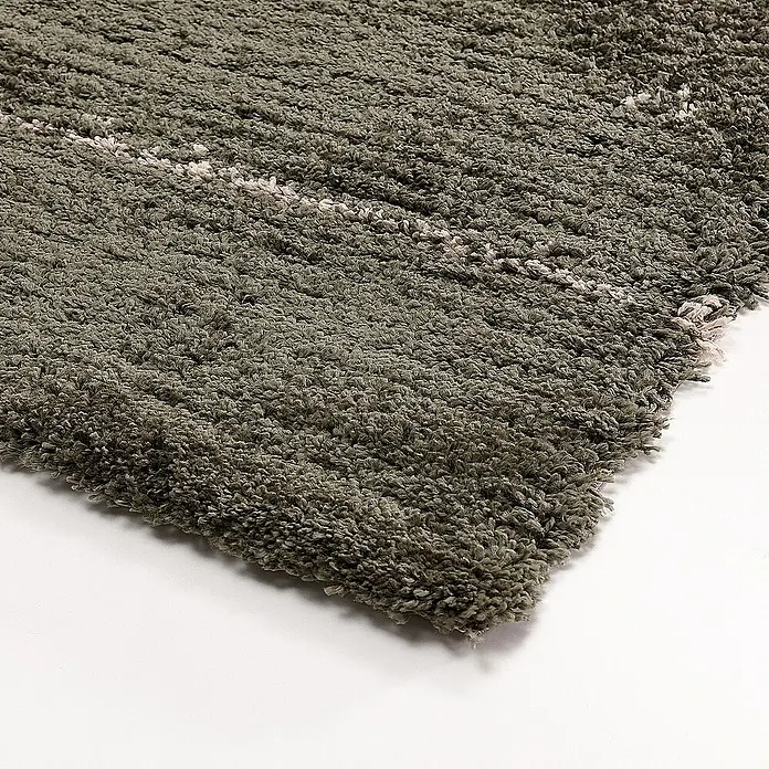 Dekoria Flachgewebeteppich - grün, 230 x 160 cm - Nahaufnahme eines grauen Shaggy-Teppichs mit helleren Akzenten, der eine weiche Textur und einladende Optik zeigt.