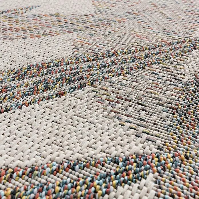Dekoria Flachgewebeteppich - beige, braun, bunt - Nahaufnahme eines strukturierten Teppichs mit bunten Akzenten und einem gewebten Muster.