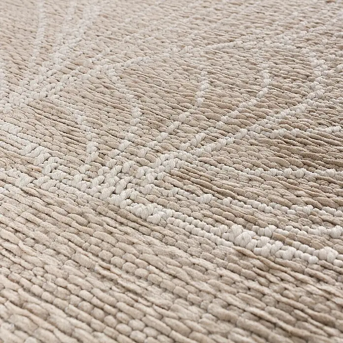 Dekoria Flachgewebeteppich - creme, beige - Nahaufnahme eines hellen Teppichs mit geometrischen Mustern, der Textur und Design hervorhebt.