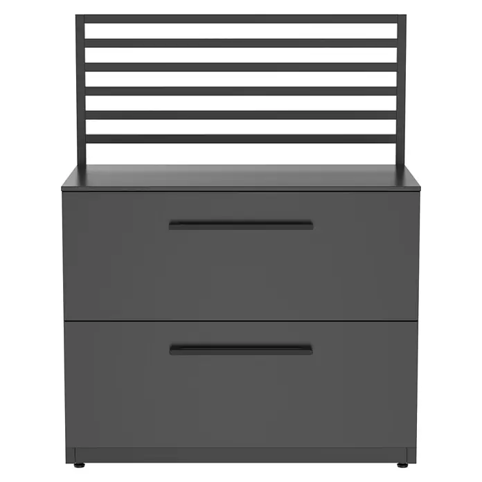 Cozze Elements Rückwand - B x H: 110 x 75 cm, Passend für: Cozze Elements Grillküchenmodul, Schwarz - Graue Kommode mit zwei Schubladen und einem modernen Lattenrostaufsatz. Sie bietet Stauraum und ein zeitgemäßes Design für Ihr Zuhause.
