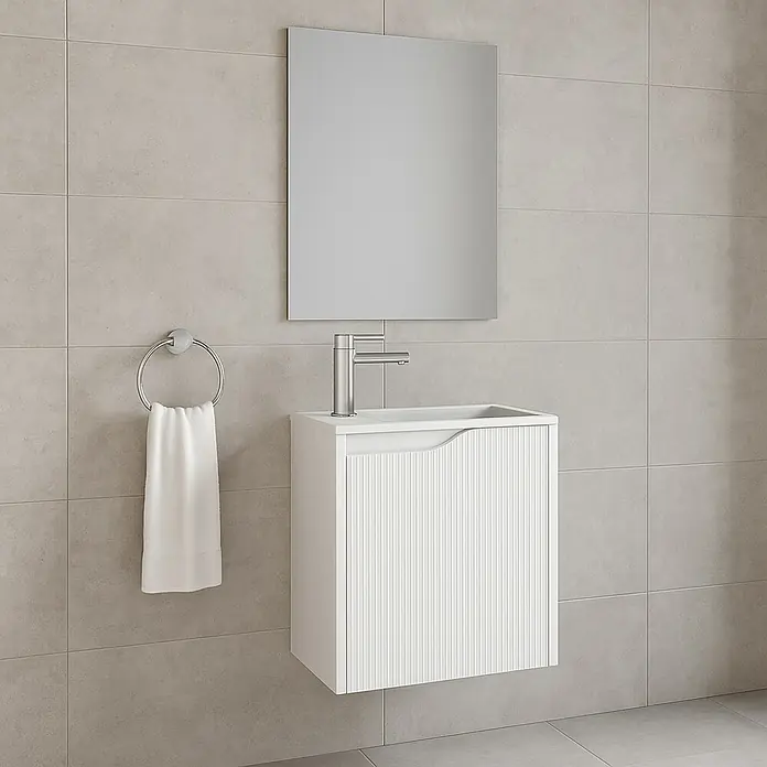 Futurbath Conjunto de mueble de baño Lina - Blanco, 3 pzs. - Imagen de un baño con un tocador blanco con lavabo y un espejo rectangular encima.
