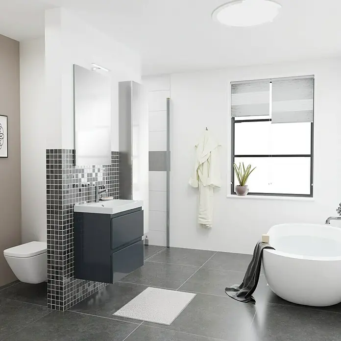 Camargue Espacio Badmöbel-Set i145 - 100 cm, Gama anthrazit glänzend - Modernes Badezimmer mit stilvollem Waschtisch in Anthrazit, einer freistehenden Badewanne und grauen Fliesen für ein elegantes Ambiente.