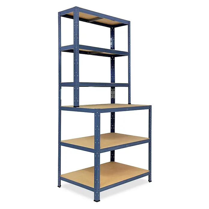 shelfplaza Schwerlastregal HOME - H x B x T: 190 x 90 x 60 cm, Traglast pro Boden: 175 kg, Stecken, blau - Abgebildete Werkbank mit Regalen. Sie besteht aus einem blauen Metallrahmen und hellbraunen Holzregalböden. Ideal für Werkstatt oder Garage.