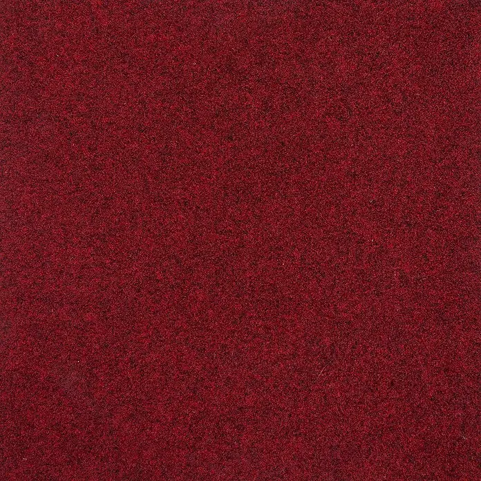 Bricoflor Teppichfliese - Breite: 50 cm, Nadelfilz, Polypropylen, rot - Detailaufnahme eines Teppichs in tiefem Burgunderrot. Die Textur ist dicht und samtig, ideal für warme und einladende Räume.