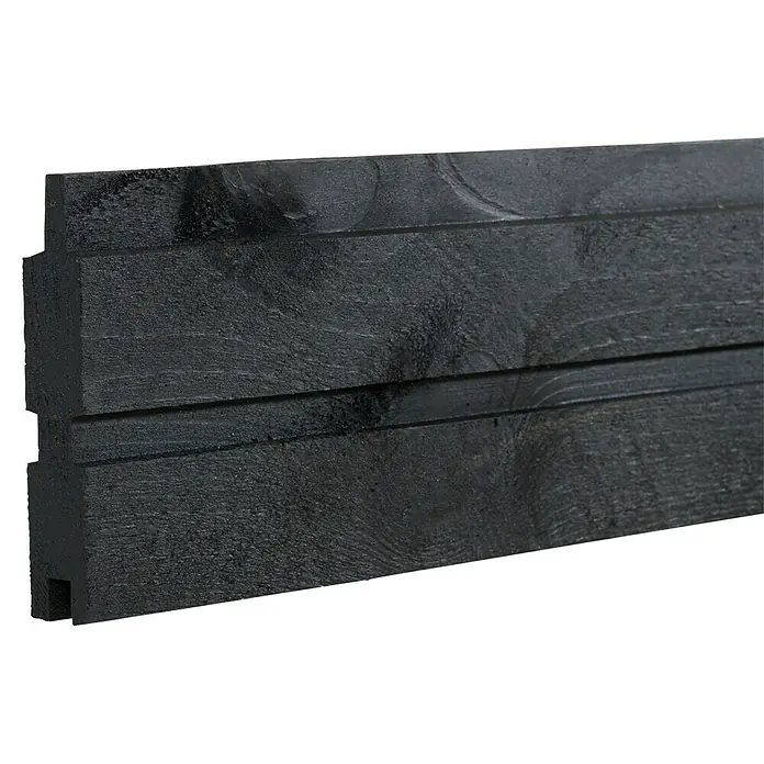 Plus Profilholz Plank - L x B x H: 177 x 14 x 2,5 cm, Schwarz RAL 9005 - Nahaufnahme eines schwarzen Holzprodukts mit deutlicher Maserung und glatter Oberfläche vor schwarzem Hintergrund.