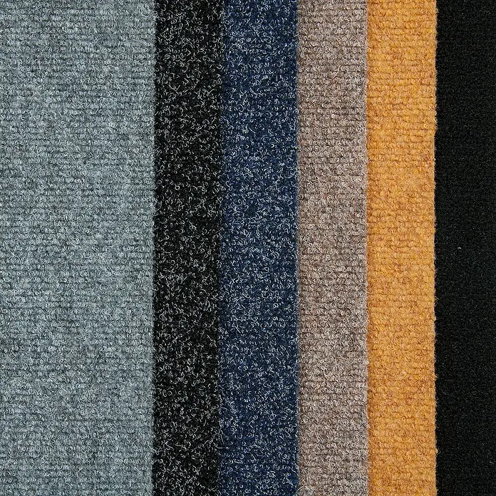 Bricoflor Teppichfliese - Breite: 50 cm, Nadelfilz, Polypropylen, braun - Nahaufnahme eines Teppichmusters mit Streifen in Grau, Schwarz, Blau, Braun, Orange und Schwarz, das Textur und Farbe zeigt.
