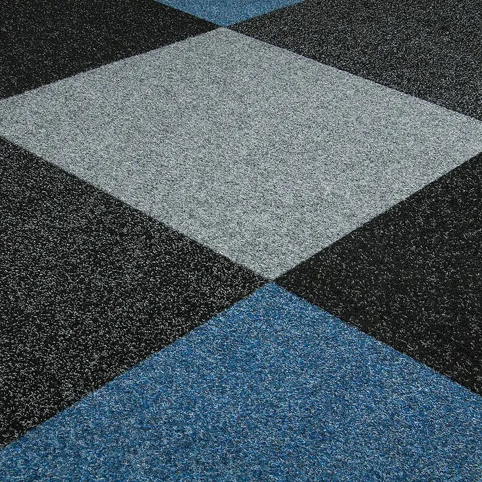 Bricoflor Teppichfliese - Breite: 50 cm, Nadelfilz, Polypropylen, blau - Nahaufnahme eines Teppichs mit Rautenmuster in Grau, Schwarz und Blau, der eine moderne und stilvolle Bodenlösung darstellt.