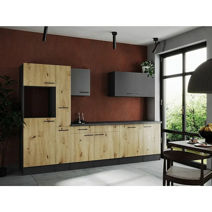 Respekta Olivia Küchenleerblock - Breite: 310 cm, Artisan Eiche Nachbildung/Grau, Ohne Elektrogeräte, Schwarze Griffe - Küchenansicht mit hellen Holzfronten und grauen Hängeschränken vor einer roten Wand. Moderne Küchengestaltung mit Esstisch am Fenster.