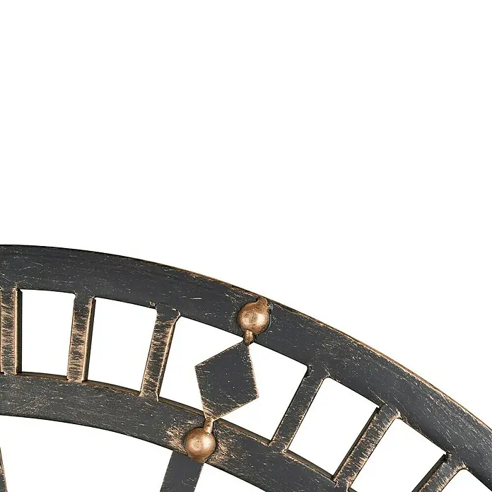 Globo Wanduhr George - Gold/ Schwarz, Durchmesser: 70 cm - Nahaufnahme einer kunstvollen Metallwanddekoration mit quadratischen Mustern und dekorativen Nieten. Schafft ein interessantes Lichtspiel.