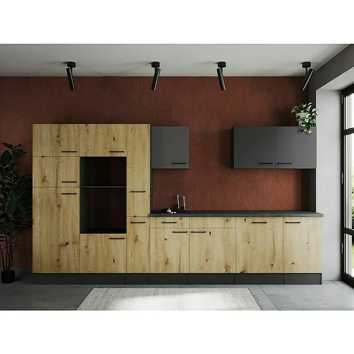 Respekta Olivia Küchenleerblock - Breite: 370 cm, Artisan Eiche Nachbildung/Grau, Ohne Elektrogeräte, Schwarze Griffe - Modern eingerichtete Küche mit Holzfronten und grauen Hängeschränken vor einer braunroten Wand. Elegante Beleuchtung akzentuiert das Design.