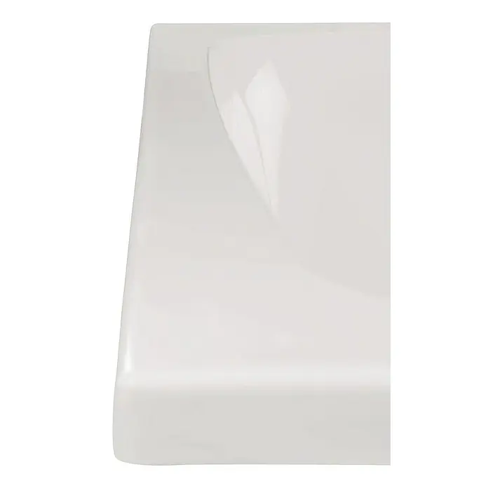 Calmwaters Badewanne Original - Sanitäracryl, Weiß - Nahaufnahme einer glänzenden, weißen Tischplatte, die das Licht reflektiert und eine saubere, moderne Ästhetik vermittelt. Ideal für minimalistische Designs.