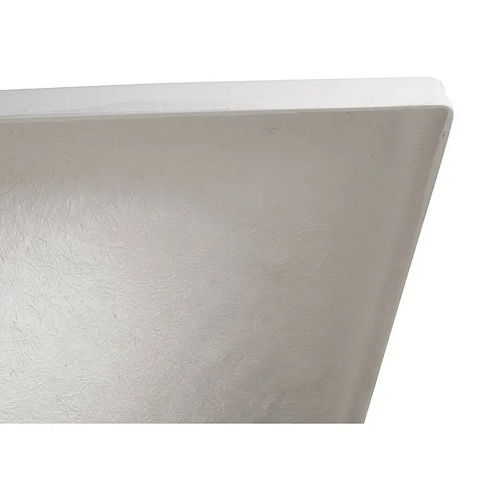 Calmwaters Badewanne Original - Sanitäracryl, Weiß - Nahaufnahme eines weißen Produkts mit strukturierter Oberfläche und abgerundeten Kanten, das eine moderne und elegante Ästhetik vermittelt.