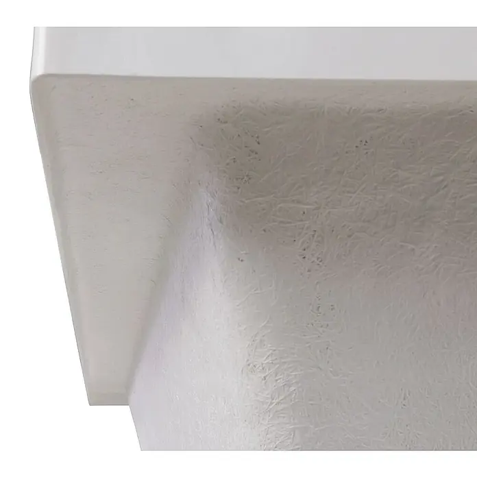 Calmwaters Badewanne Modern Square 2 - Sanitäracryl, Weiß - Detailansicht eines weißen Waschbeckens, das die Textur und Form hervorhebt. Perfekt für moderne Badezimmerdesigns.