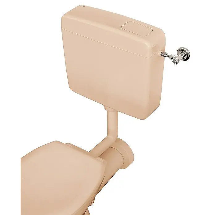 Calmwaters Stand-WC-Set Set mit WC-Sitz und Spülkasten - Spülrandlos, Ohne Spezialglasur, Spülform: Tief, WC Abgang: Waagerecht, Bahamabeige - Nahaufnahme einer beigefarbenen Toilettenspülung mit verchromtem Ventil, die ein funktionales und unaufdringliches Design für Badezimmer zeigt.