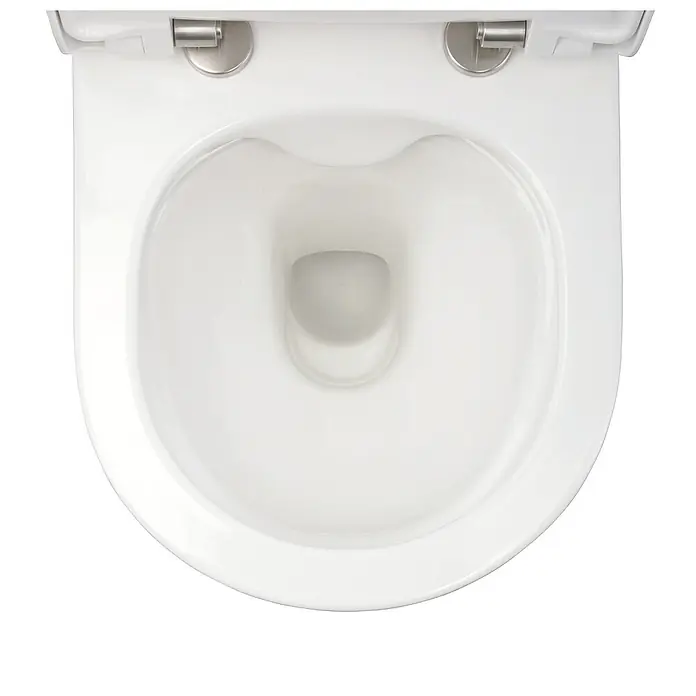 Calmwaters Wand-WC-Set Spülrandloses Raumspar-WC - Spülrandlos, Ohne Spezialglasur, Spülform: Tief, WC Abgang: Waagerecht, Weiß - Nahaufnahme einer weißen Toilette mit offenem Deckel. Die Toilette ist sauber und modern gestaltet.
