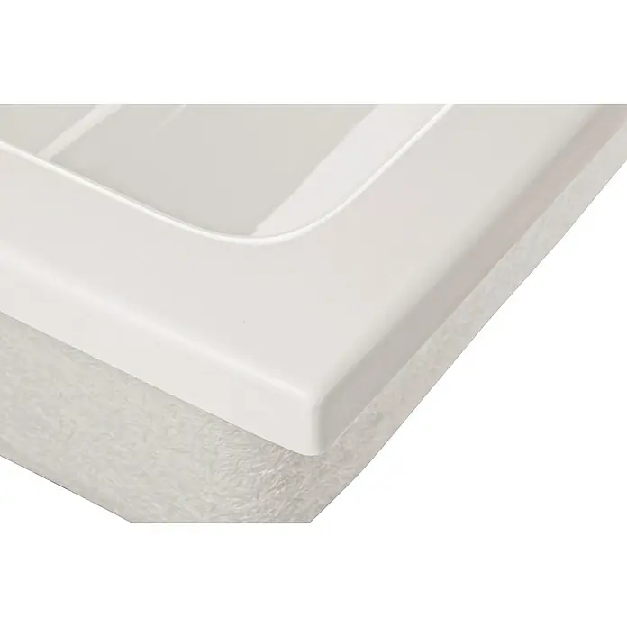 Calmwaters Badewanne Modern Square - Sanitäracryl, Weiß - Detailansicht eines weißen Waschbeckens, das die sauberen Linien und die glatte Oberfläche des modernen Designs hervorhebt.