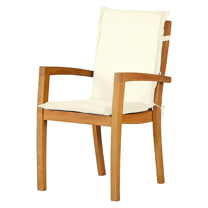 Kai Wiechmann Sitzauflage - Stapelstuhl, L x B x H: 93 x 40 x 4 cm, Polyacryl, Naturweiß - Ein Teakholzstuhl mit cremefarbenen Polstern für Sitz und Rückenlehne. Das komfortable Möbelstück lädt zum Verweilen ein.