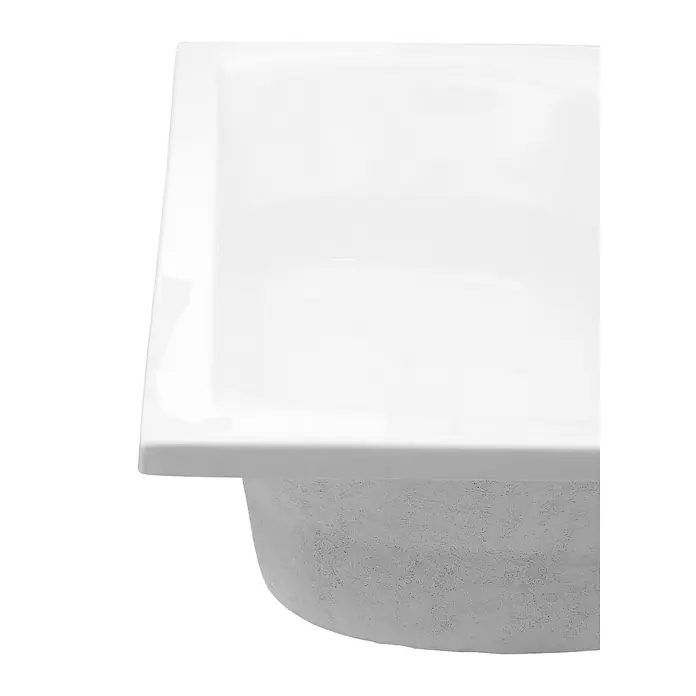 Calmwaters Badewanne Modern Curved - Sanitäracryl, Weiß - Nahaufnahme einer glänzend weißen Badewanne, die modernes Design und Funktionalität im Badezimmer vereint.