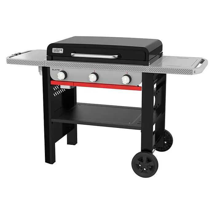 Weber Plancha-Grill Slate GPD - Grillfläche (B x T): 71 x 46 cm, 10,6 kW, Anzahl Brenner: 3 Stk. - Das Bild zeigt einen Weber Slate Grill mit schwarzen und silbernen Akzenten, ideal für jede Outdoor-Kochumgebung.