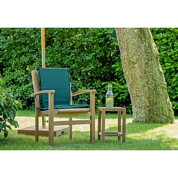 Kai Wiechmann Sitzauflage - Stapelstuhl, L x B x H: 93 x 40 x 4 cm, Polyacryl, Dunkelgrün - Gartenmöbel-Set aus Holz mit grünem Kissen und Beistelltisch, ideal zum Entspannen im Freien und Genießen der Natur.