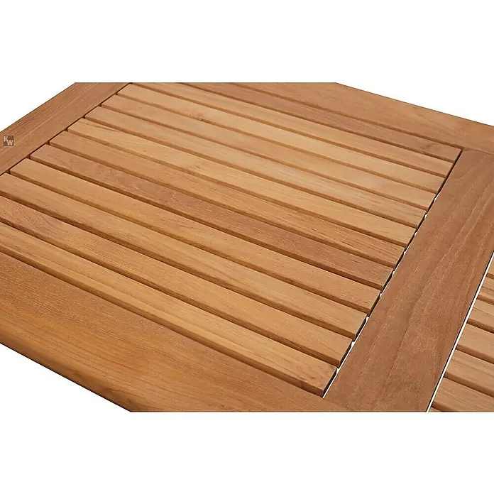 Kai Wiechmann Garten-Beistelltisch - Teakholz, Rechteckig, Naturbelassen - Detailaufnahme einer Tischplatte aus Teakholz mit feinen Lamellen und einem stabilen Rahmen, die die natürliche Schönheit des Holzes hervorhebt.