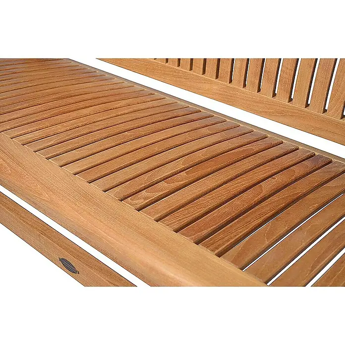 Kai Wiechmann Gartenbank - B x T x H: 120 x 63 x 92 cm, Teak, Naturbelassen - Detailaufnahme einer Holzbank mit Lattenrost-Design. Das warme Holz und die feinen Linien betonen die hochwertige Verarbeitung.
