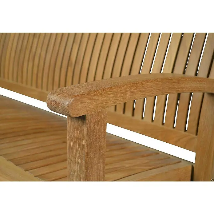 Kai Wiechmann Gartenbank - B x T x H: 200 x 63 x 92 cm, Teak, Naturbelassen - Nahaufnahme einer Teakholzbank mit Armlehne, die die natürliche Holzmaserung und die robuste Bauweise des Möbelstücks hervorhebt.