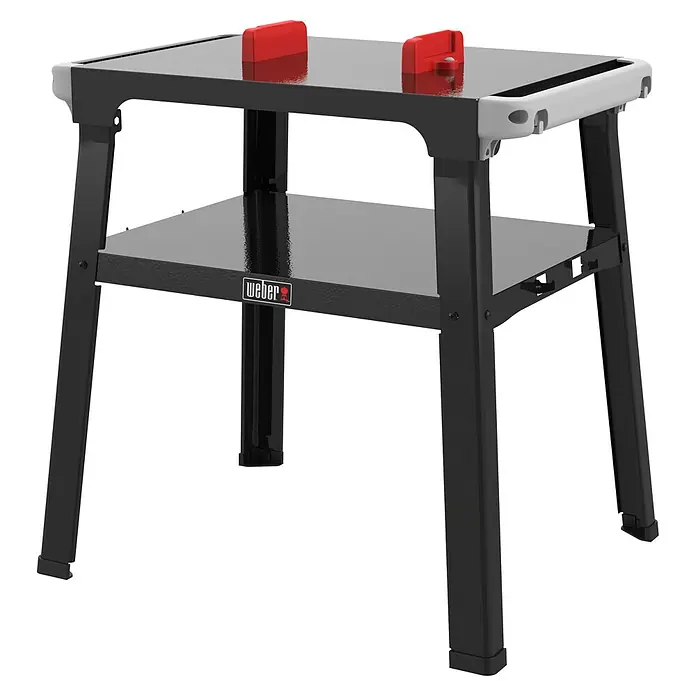 Weber Untergestell Lumin - Stahl, Passend für: Weber Lumin Grills - Das Bild zeigt einen Weber Grilltisch mit einer schwarzen Oberfläche und roten Akzenten. Der Tisch hat ein robustes Design und ist ideal für Grillzubehör.