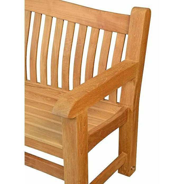 Kai Wiechmann Gartenbank - B x T x H: 186 x 74 x 95 cm, Teak, Naturbelassen - Nahaufnahme einer Gartenbank aus Teakholz mit Armlehne. Das Holz strahlt Wärme und natürliche Schönheit aus.