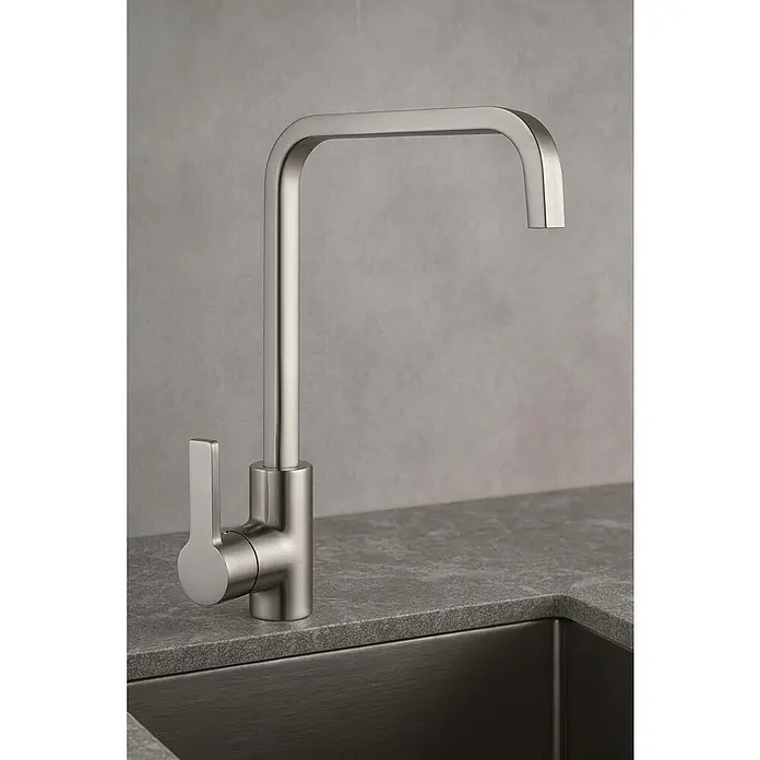 Universal de Grifería Grifo de cocina Miño - Cromo, Brillante - Grifo de cocina moderno de acero inoxidable con diseño minimalista y líneas limpias. Perfecto para cualquier cocina contemporánea.