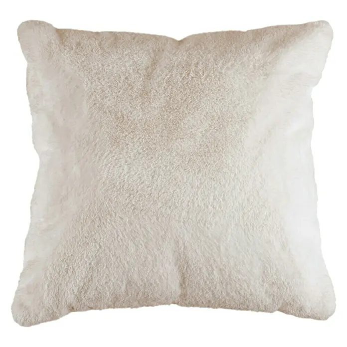 Kissen Happy - Beige, 48 x 48 cm, 100 % Polyester - Kuscheliges quadratisches Kissen in Cremeweiß mit weichem Kunstfellbezug für ein gemütliches Ambiente in Ihrem Zuhause.