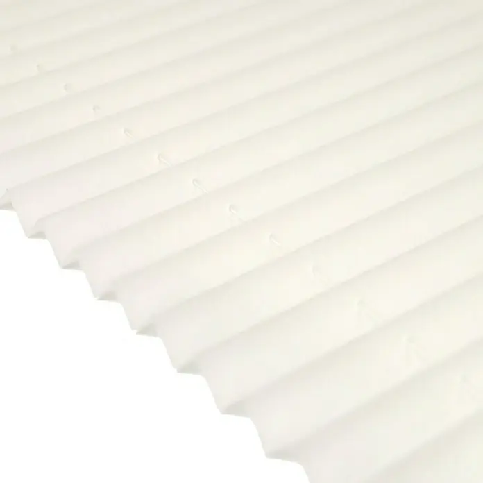 Deco-Raum Plissee ohne Bohren Basic - B x H: 105 x 150 cm, Vanille - Aufnahme einer weißen, gewellten Kunststoffplatte, die sich ideal für verschiedene Bau- und Bastelprojekte eignet. Das Material ist robust und vielseitig.