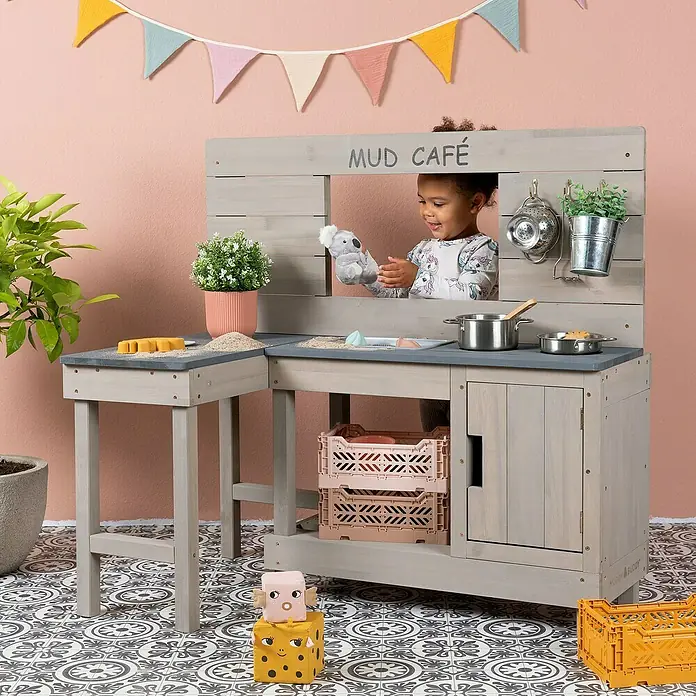Muddy Buddy Matschküche Coffee Corner - 100 x 60 x 95 cm, Holz, Warmgrau - Kinderspielküche "Mud Café" aus Holz mit Zubehör. Ideal für fantasievolles Spielen im Innen- und Außenbereich.