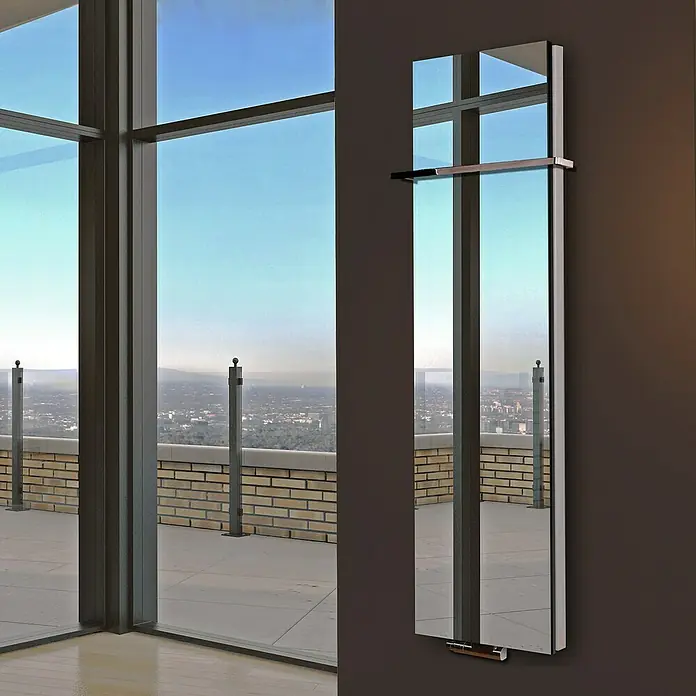 Badheizkörper Mirror - B x H: 470 x 1.800 mm, Nennleistung: 1.964 W, 1 x Halter 15mm, Spiegel - Dieser elegante Spiegelheizkörper vereint Funktionalität und Design. Er reflektiert die Umgebung und wärmt gleichzeitig den Raum.