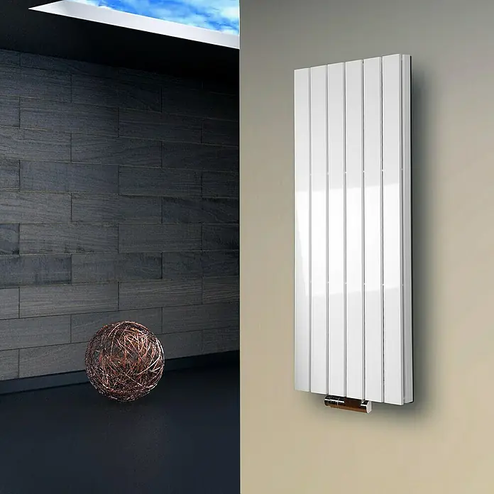 Badheizkörper Peking - B x H: 470 x 1.200 mm, Nennleistung: 1.458 W, Weiß, Ohne Handtuchhalter - Elegantes, vertikales Designheizkörper in Weiß mit klaren Linien und glänzender Oberfläche, das moderne Badheizkörper fügt sich nahtlos ein.