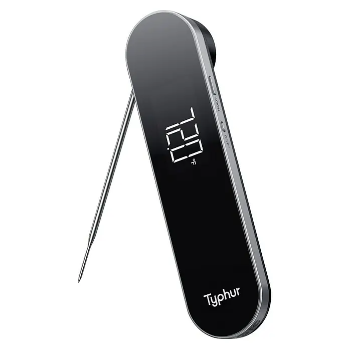 Typhur Einstichthermometer InstaProbe Core - Messbereich: -49,9°C-299,9°C - Ein digitales Küchenthermometer der Marke Typhur. Das Thermometer zeigt 72.0°F an und hat eine silberne Einfassung.