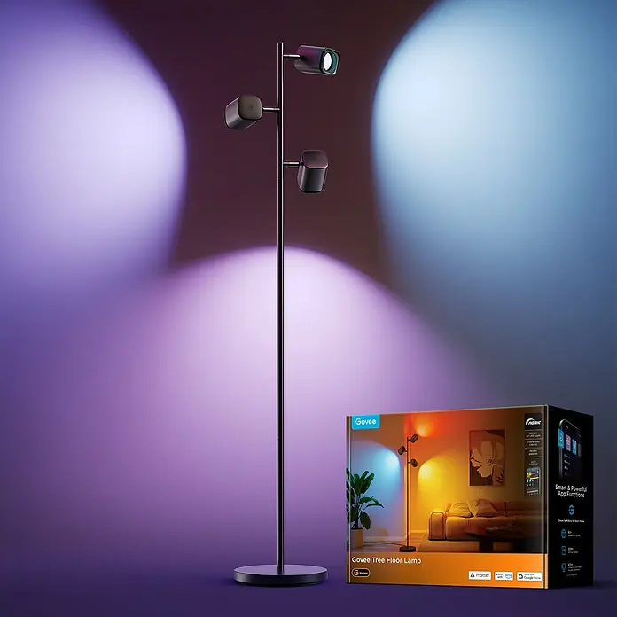 Govee LED-Stehleuchte Tree - 48 W, Höhe: 157 cm, Schwarz, RGBW - Das Bild zeigt eine Govee Tree Stehlampe mit mehreren Leuchten und eine Produktverpackung vor einem farbigen Hintergrund.