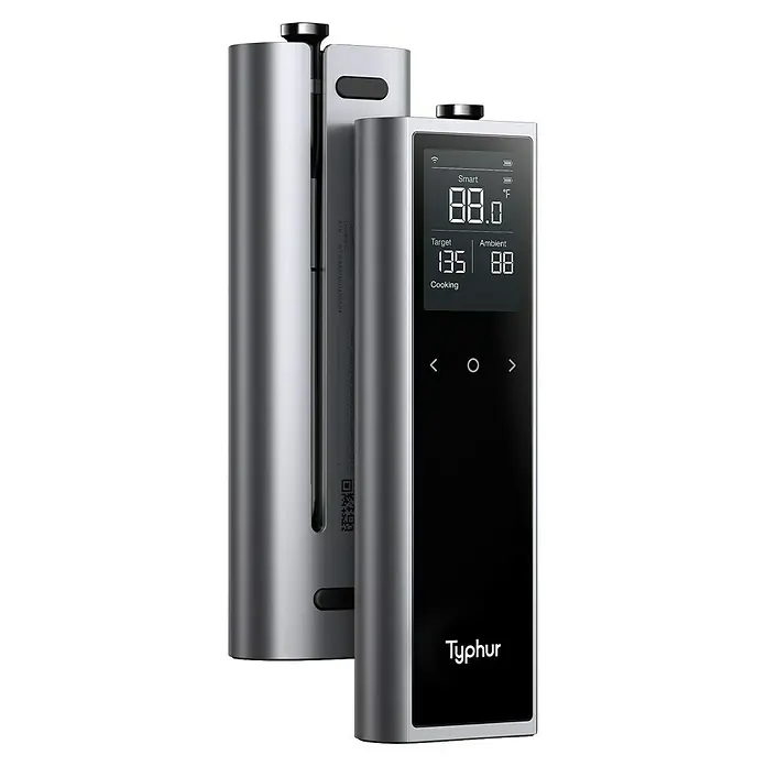 Typhur Grill-Thermometer Sync One - 2 -tlg., Kabellos; Verbindung via Bluetooth oder Wi-Fi - Nahaufnahme eines Tyhpur Smart-Thermometers mit digitaler Anzeige und zugehöriger Basisstation, ideal für präzises Kochen.