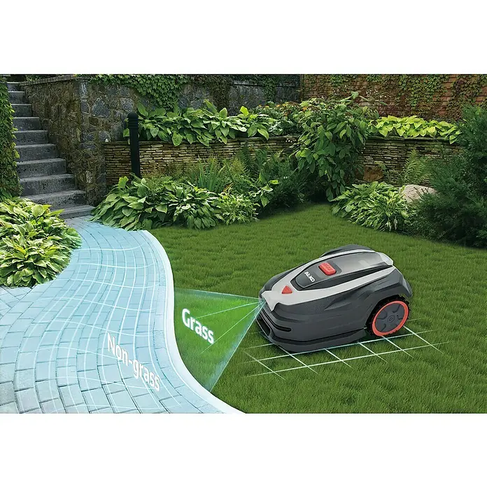 AL-KO 18V/36V Mähroboter Robolinho 1000 Vision - 1.000 m², Schnittbreite: 21 cm, Kamera-gestützte Navigation - Rasenmähroboter AL-KO im Einsatz auf einem grünen Rasen mit einer Steinmauer im Hintergrund.