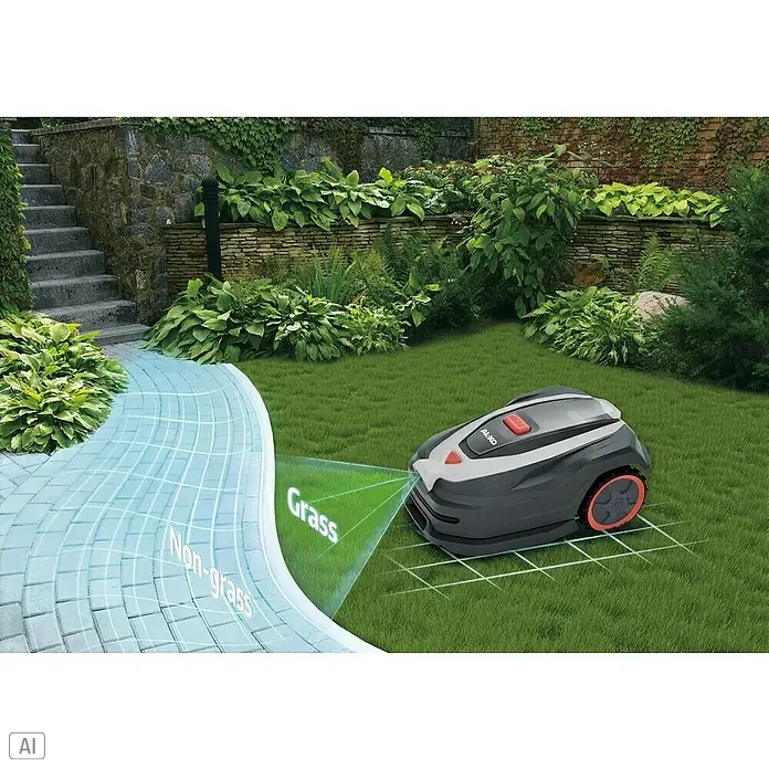AL-KO 18V/36V Mähroboter Robolinho 500 Vision - 500 m², Schnittbreite: 20 cm, Kamera-gestützte Navigation - Rasenmähroboter AL-KO im Einsatz auf einem grünen Rasen mit einer Steinmauer im Hintergrund.