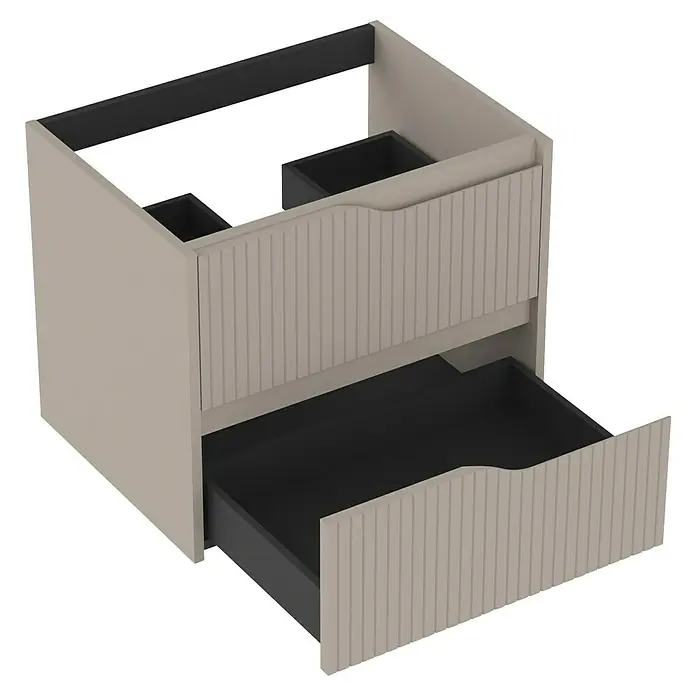 Outlets Bath Waschbeckenunterschrank Soho - 60 x 45 x 50 cm, Cashmere - Beiger Waschtischunterschrank mit zwei Schubladen, wobei die untere Schublade ausgezogen ist. Das Innere der Schubladen ist schwarz.