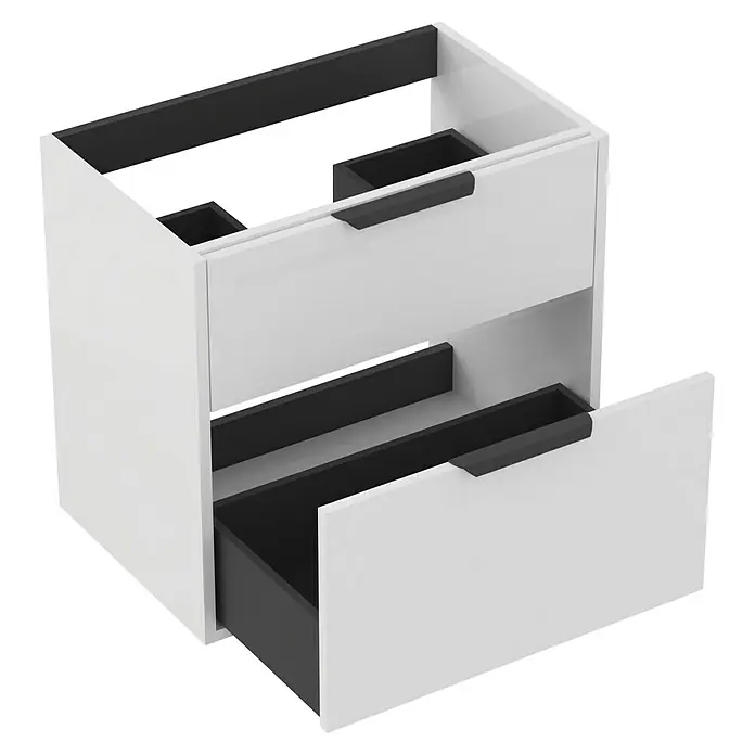 Outlets Bath Waschbeckenunterschrank Triana - Weiß, 60 x 38 x 56 cm, Farbe Griff: Schwarz, Hochglänzend - Ein weißer Badezimmerschrank mit zwei Schubladen, wobei die untere Schublade leicht geöffnet ist. Schwarze Akzente und Griffe.