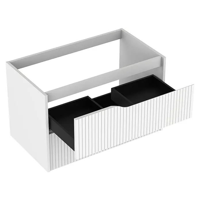 Outlets Bath Waschbeckenunterschrank Soho - 80 x 45 x 50 cm, Weiß - Weißer Waschtischunterschrank mit offenem Schubladenelement. Das moderne Design wird durch die vertikalen Rillen akzentuiert.